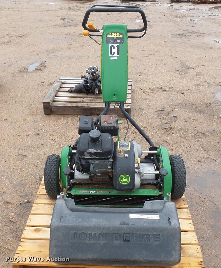 image for item EB9386 John Deere 220B greens mower
