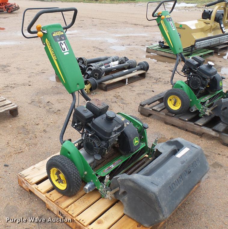 image for item EB9386 John Deere 220B greens mower