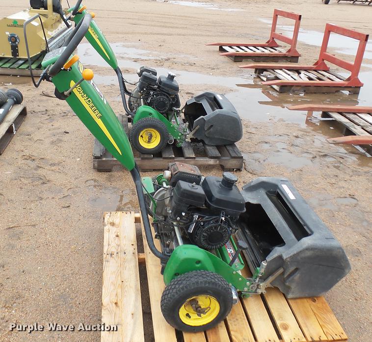 image for item EB9386 John Deere 220B greens mower
