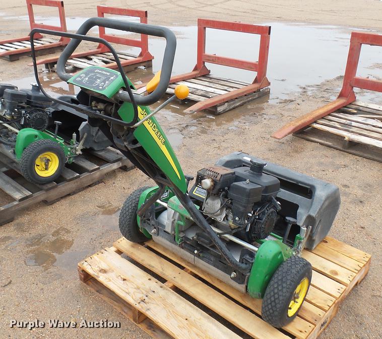 image for item EB9386 John Deere 220B greens mower