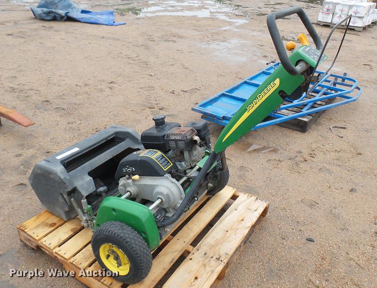 image for item EB9386 John Deere 220B greens mower
