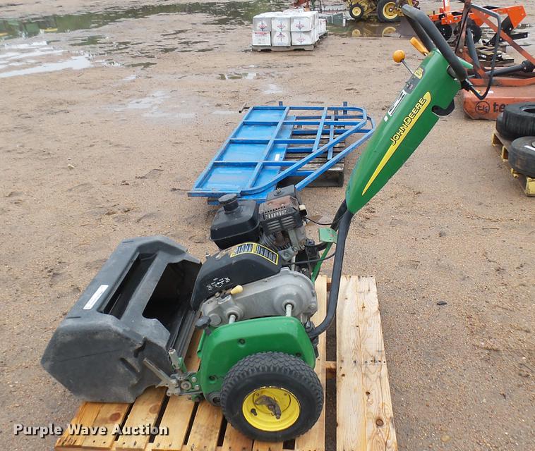image for item EB9386 John Deere 220B greens mower