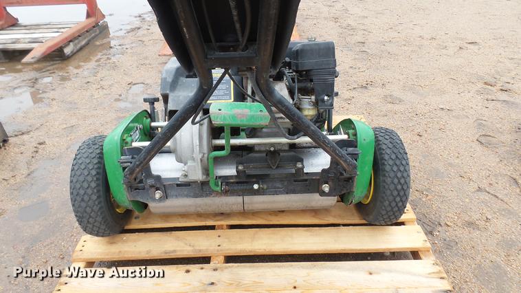 image for item EB9386 John Deere 220B greens mower