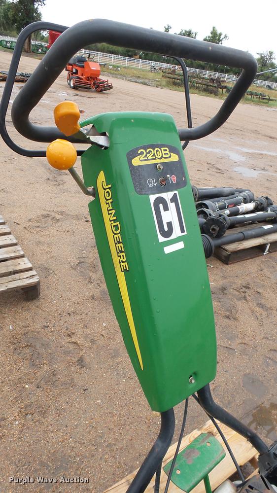 image for item EB9386 John Deere 220B greens mower