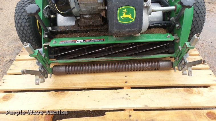 image for item EB9386 John Deere 220B greens mower