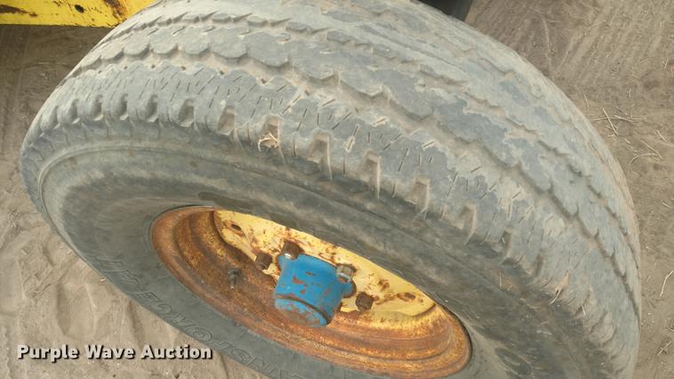 image for item G1437 Ford 3500 tractor