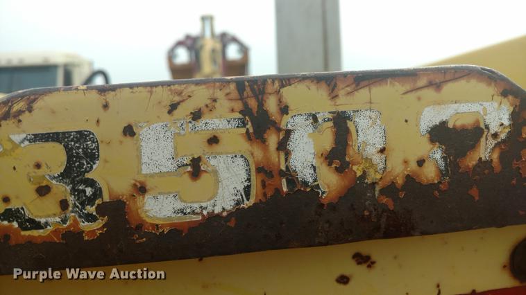 image for item G1437 Ford 3500 tractor