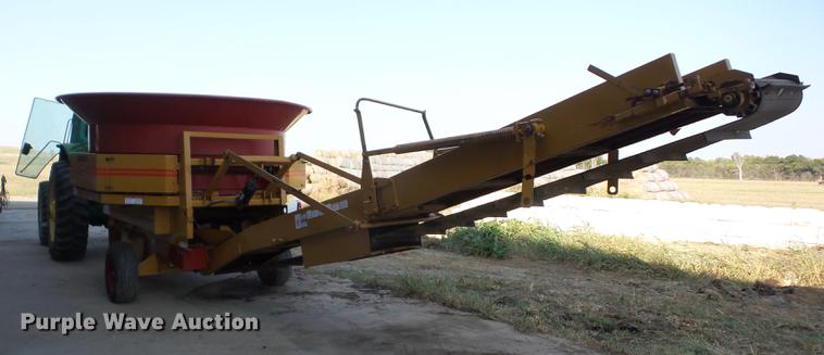 image for item K6401 HayBuster Big Bite H1000 bale processor