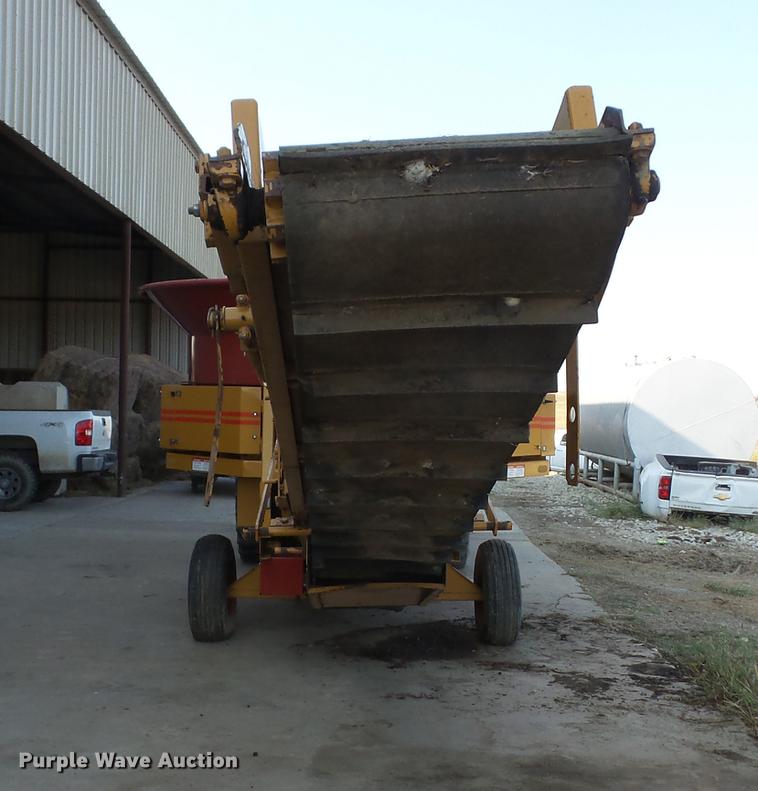 image for item K6401 HayBuster Big Bite H1000 bale processor