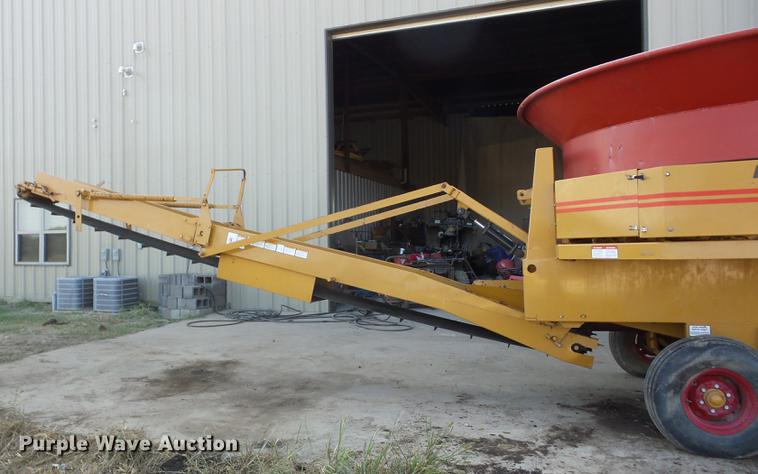 image for item K6401 HayBuster Big Bite H1000 bale processor