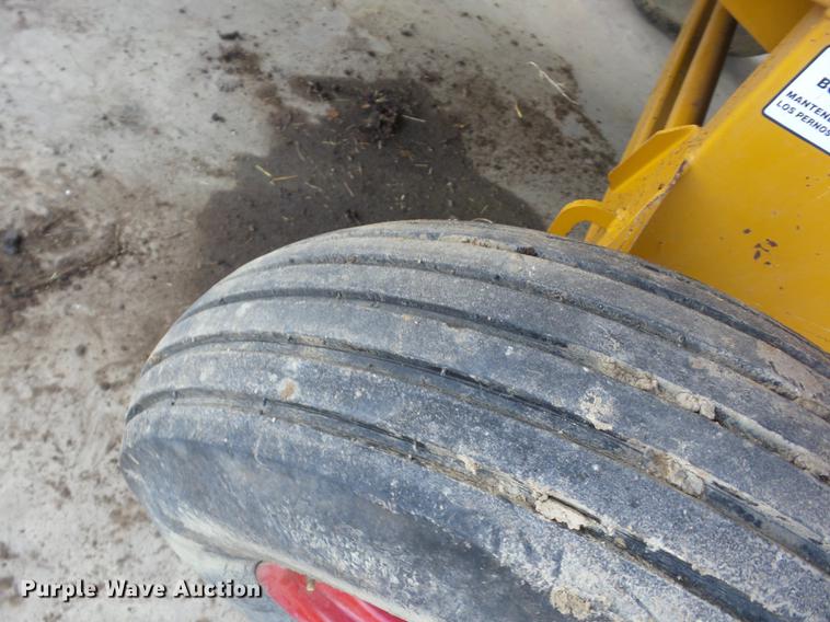 image for item K6401 HayBuster Big Bite H1000 bale processor