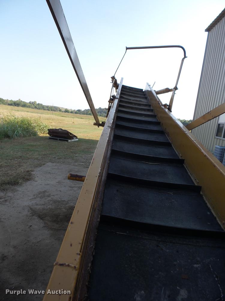 image for item K6401 HayBuster Big Bite H1000 bale processor