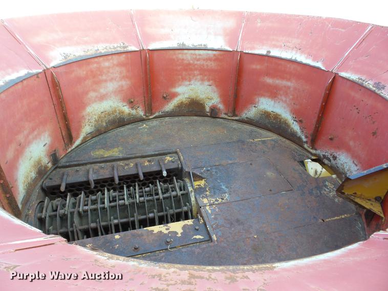 image for item K6401 HayBuster Big Bite H1000 bale processor