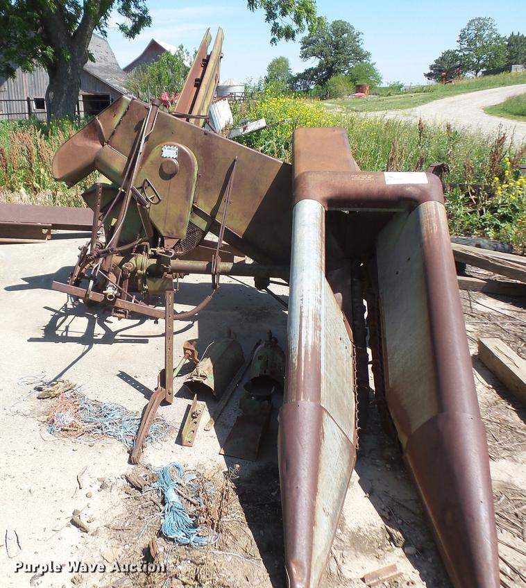 image for item DA6391 John Deere 101 corn picker