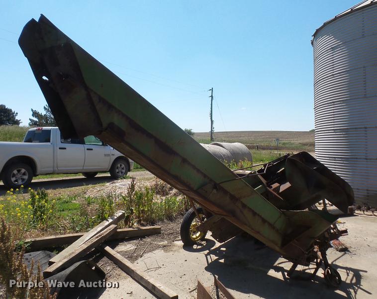 image for item DA6391 John Deere 101 corn picker