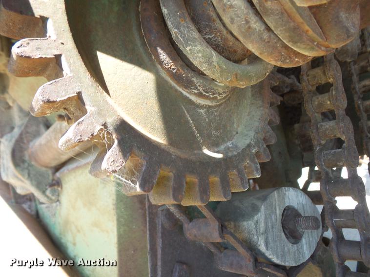 image for item DA6391 John Deere 101 corn picker