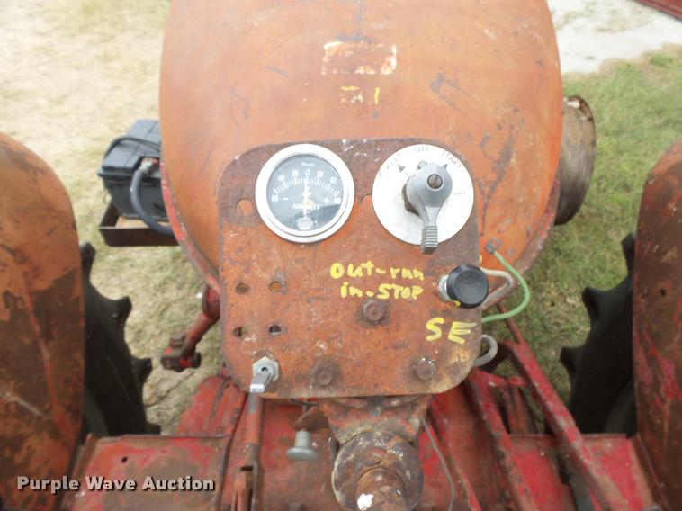 image for item DC3821 1954 International WD Super 9 tractor