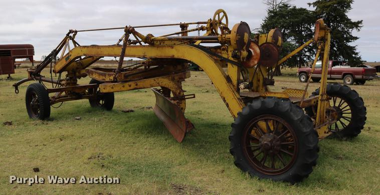 image for item DD0067 Caterpillar 66 grader