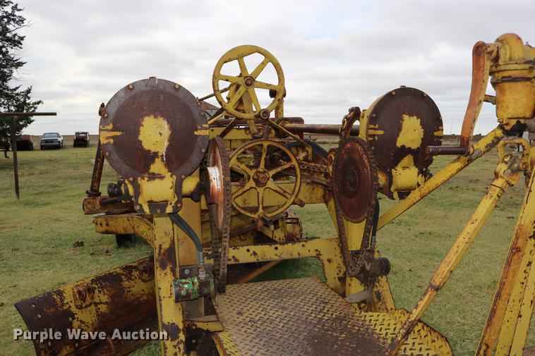 image for item DD0067 Caterpillar 66 grader