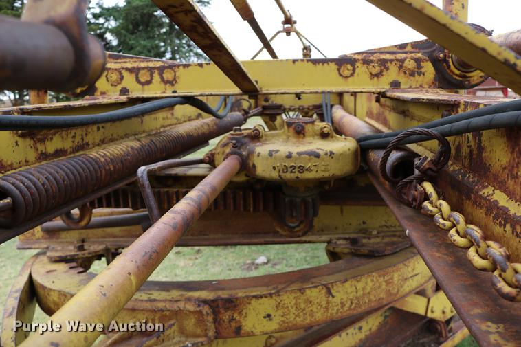 image for item DD0067 Caterpillar 66 grader