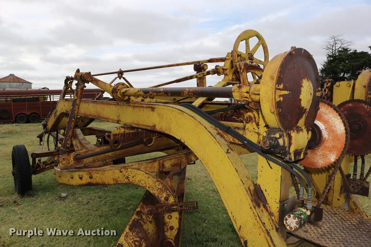 image for item DD0067 Caterpillar 66 grader