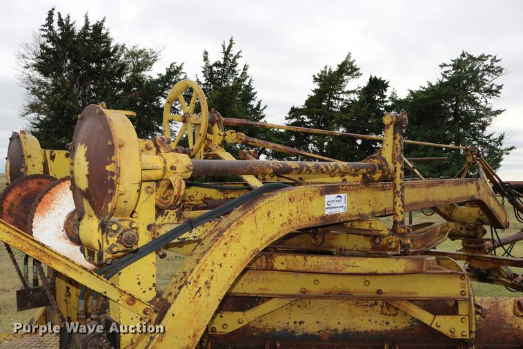 image for item DD0067 Caterpillar 66 grader