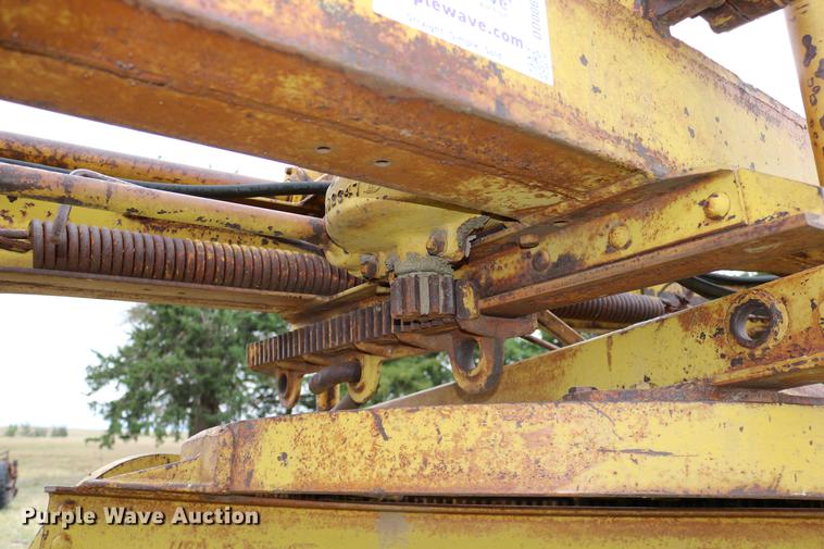 image for item DD0067 Caterpillar 66 grader