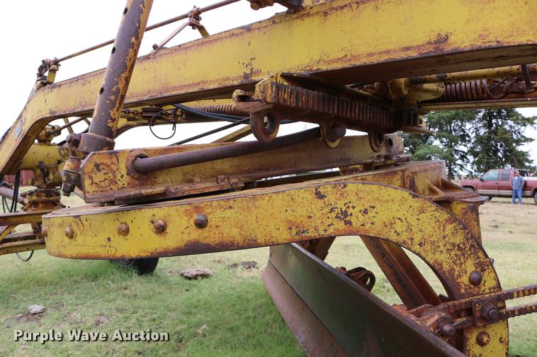 image for item DD0067 Caterpillar 66 grader