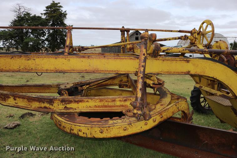 image for item DD0067 Caterpillar 66 grader