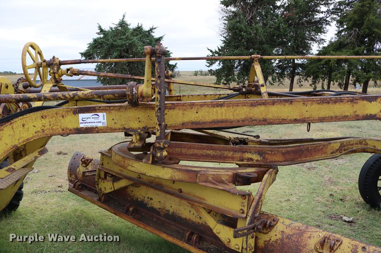 image for item DD0067 Caterpillar 66 grader