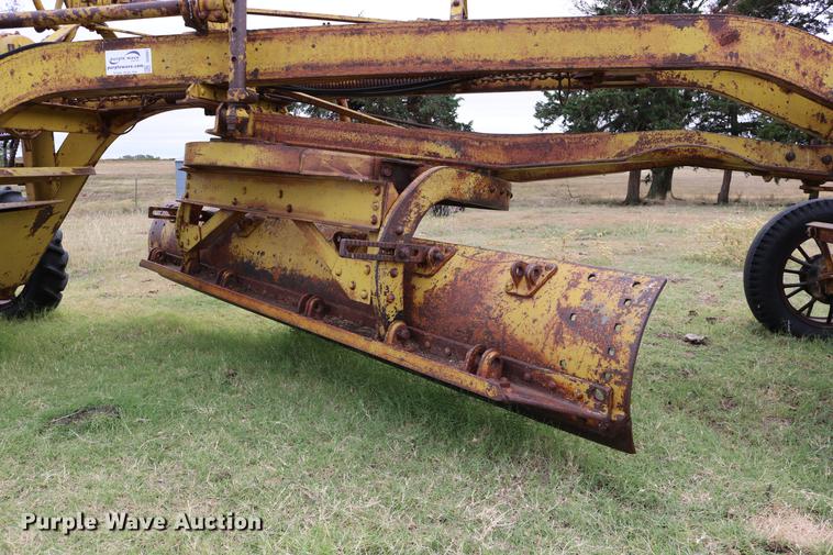 image for item DD0067 Caterpillar 66 grader