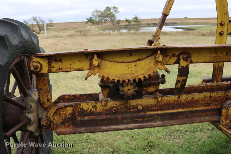 image for item DD0067 Caterpillar 66 grader