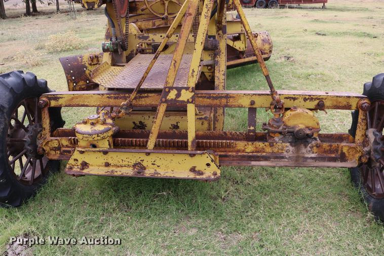 image for item DD0067 Caterpillar 66 grader