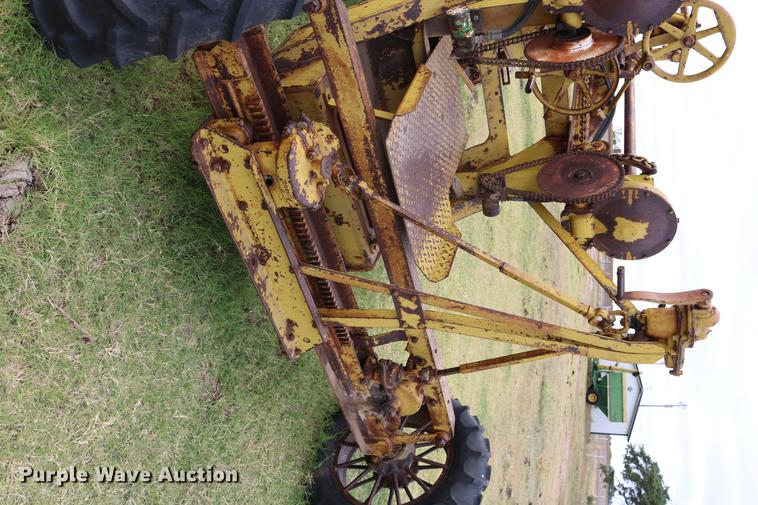 image for item DD0067 Caterpillar 66 grader