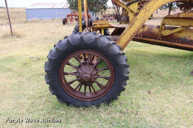 image for item DD0067 Caterpillar 66 grader