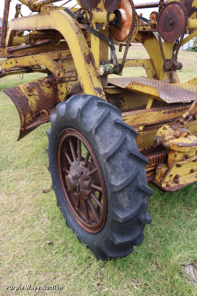 image for item DD0067 Caterpillar 66 grader