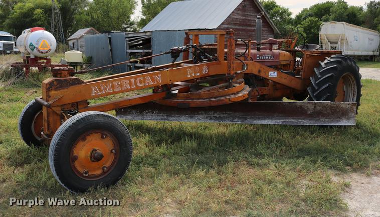 image for item DD0132 1948 Mccormick Farmall M tractor