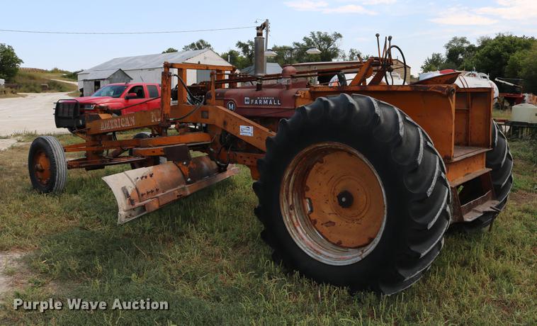 image for item DD0132 1948 Mccormick Farmall M tractor