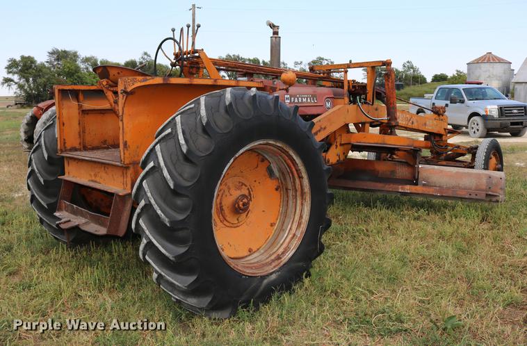 image for item DD0132 1948 Mccormick Farmall M tractor