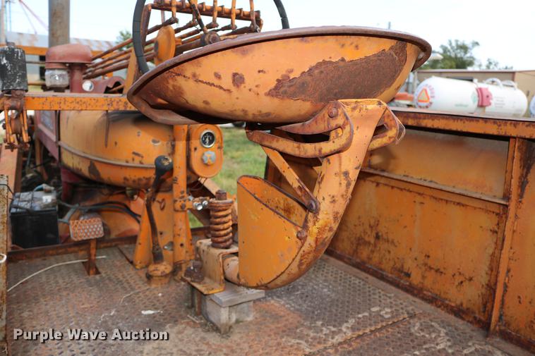 image for item DD0132 1948 Mccormick Farmall M tractor