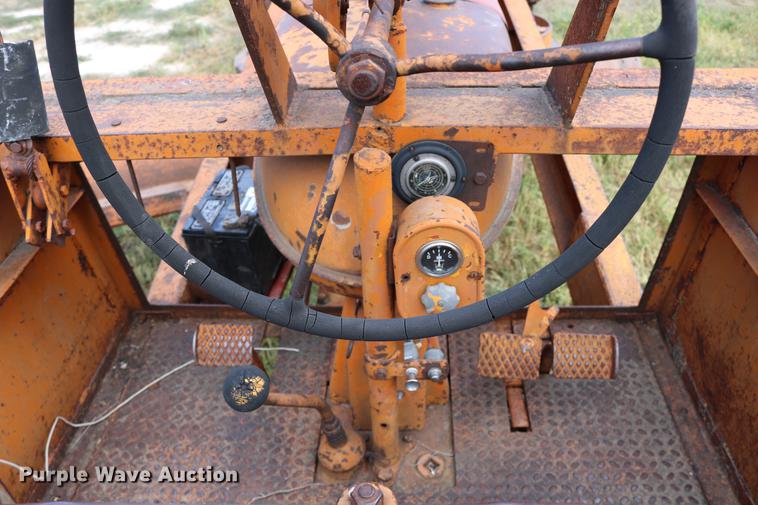 image for item DD0132 1948 Mccormick Farmall M tractor