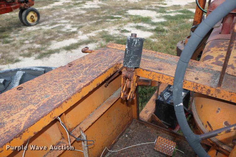 image for item DD0132 1948 Mccormick Farmall M tractor