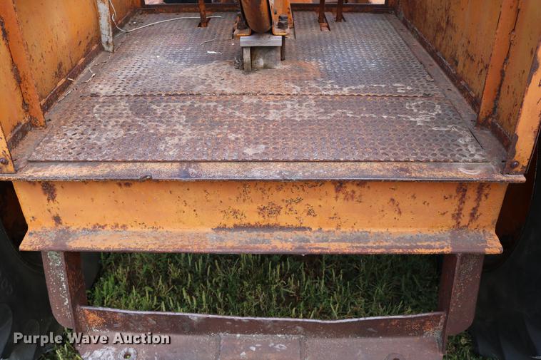 image for item DD0132 1948 Mccormick Farmall M tractor