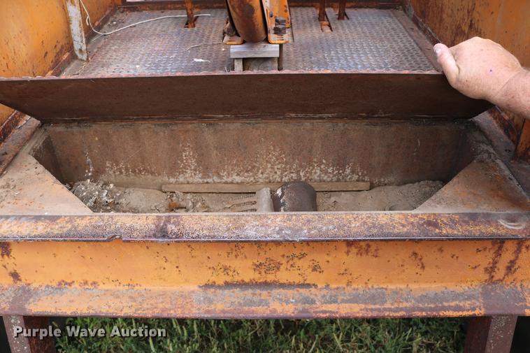 image for item DD0132 1948 Mccormick Farmall M tractor