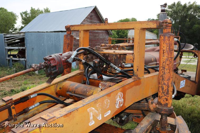 image for item DD0132 1948 Mccormick Farmall M tractor