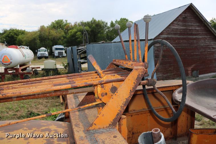 image for item DD0132 1948 Mccormick Farmall M tractor