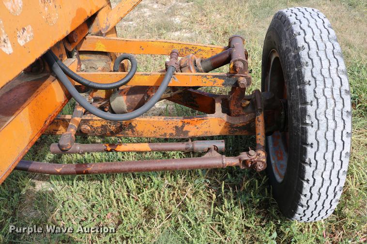 image for item DD0132 1948 Mccormick Farmall M tractor