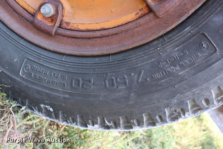 image for item DD0132 1948 Mccormick Farmall M tractor