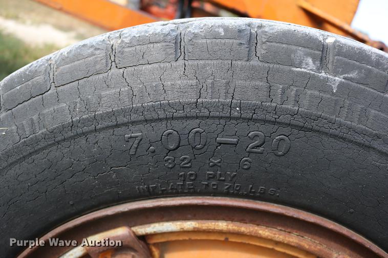 image for item DD0132 1948 Mccormick Farmall M tractor