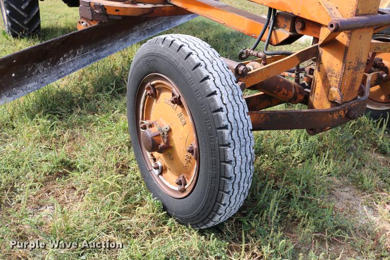 image for item DD0132 1948 Mccormick Farmall M tractor